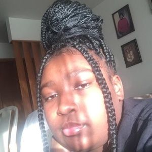 Meet your Posher, Amberiya